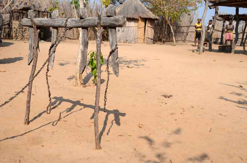 35 - Namibia - poblado Kavango - arado